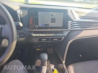 2025 Toyota Camry LE - miniatura 7