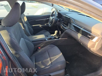 2025 Toyota Camry LE - miniatura 8