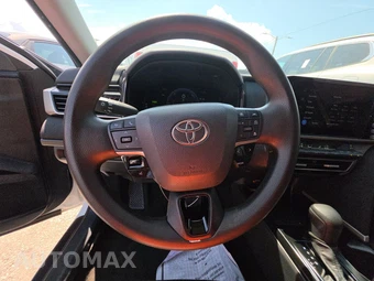 2025 Toyota Camry LE - miniatura 10