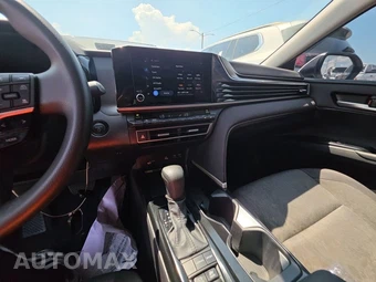 2025 Toyota Camry LE - miniatura 11