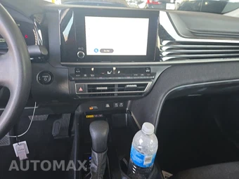 2025 Toyota Camry LE - miniatura 11
