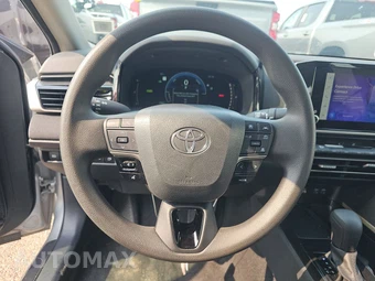 2025 Toyota Camry LE - miniatura 10