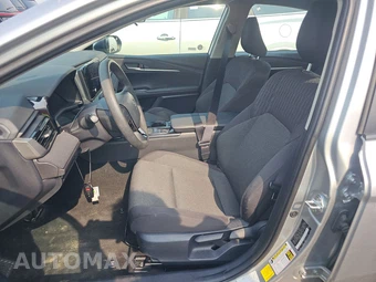 2025 Toyota Camry LE - miniatura 7