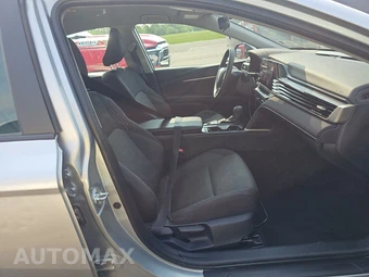 2025 Toyota Camry LE - miniatura 8