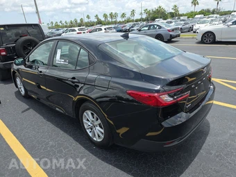 2025 Toyota Camry LE - miniatura 6