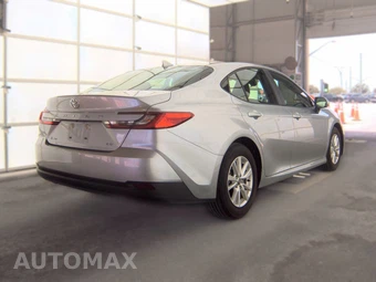 2025 Toyota Camry LE - miniatura 4