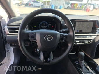 2025 Toyota Camry LE - miniatura 10