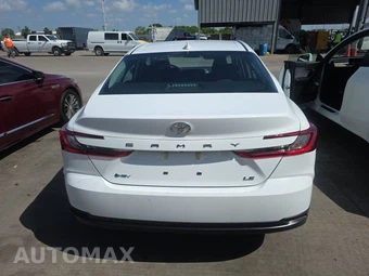 2025 Toyota Camry LE - miniatura 5