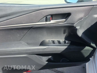 2025 Toyota Camry LE - miniatura 9