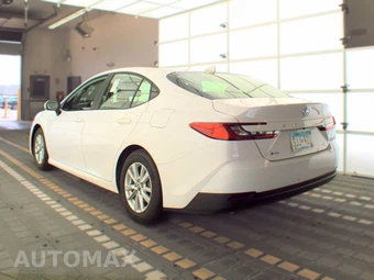 2025 Toyota Camry LE - miniatura 6