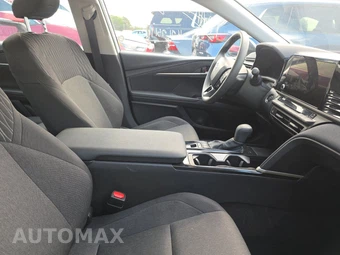 2025 Toyota Camry LE - miniatura 8