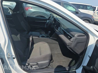2025 Toyota Camry LE - miniatura 8