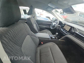2025 Toyota Camry LE - miniatura 8