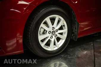 2025 Toyota Camry LE - miniatura 3