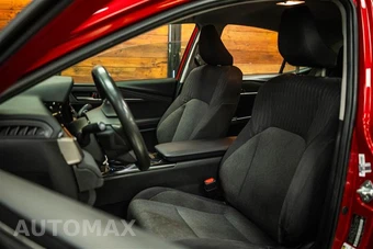 2025 Toyota Camry LE - miniatura 9