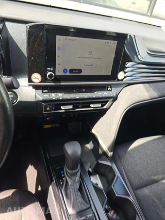 2025 Toyota Camry LE - miniatura 10