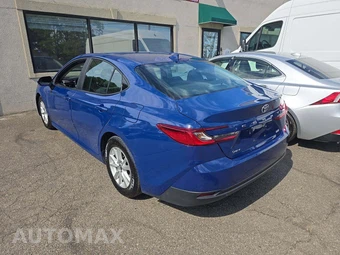 2025 Toyota Camry LE - miniatura 2