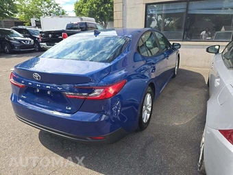 2025 Toyota Camry LE - miniatura 3