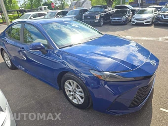 2025 Toyota Camry LE - miniatura 4