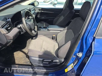 2025 Toyota Camry LE - miniatura 6