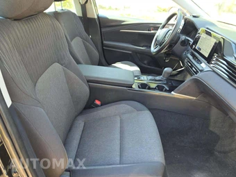 2025 Toyota Camry LE - miniatura 18