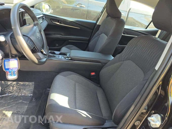 2025 Toyota Camry LE - miniatura 6