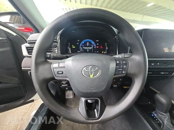 2025 Toyota Camry LE - miniatura 10