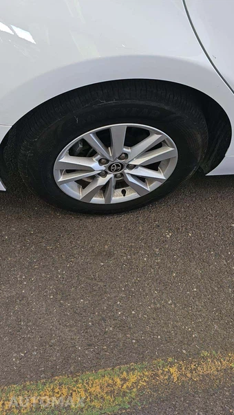 2025 Toyota Camry LE - miniatura 24