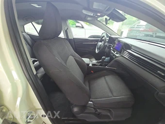 2025 Toyota Camry LE - miniatura 8