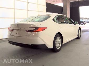 2025 Toyota Camry LE - miniatura 5