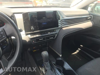 2025 Toyota Camry LE - miniatura 11