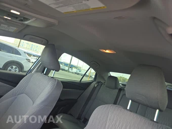 2025 Toyota Camry LE - miniatura 17