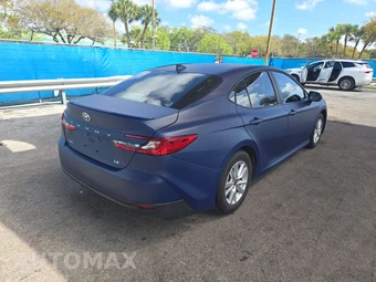 2025 Toyota Camry LE - miniatura 4