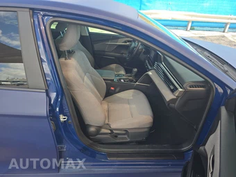 2025 Toyota Camry LE - miniatura 8