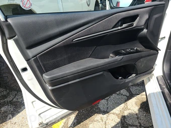 2025 Toyota Camry LE - miniatura 9