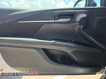 2025 Toyota Camry LE - miniatura 9