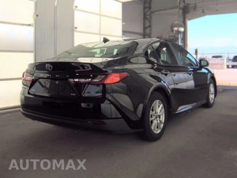 2025 Toyota Camry LE - miniatura 4