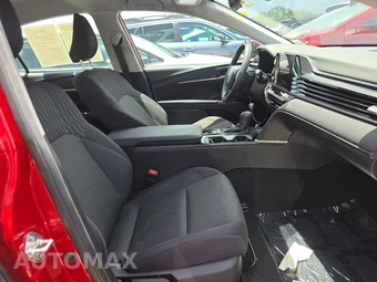 2025 Toyota Camry LE - miniatura 8