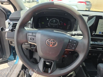 2025 Toyota Camry LE - miniatura 10