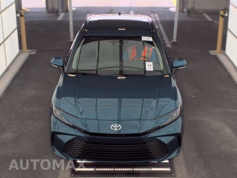 2025 Toyota Camry LE - miniatura 2
