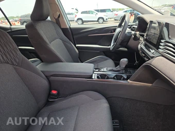 2025 Toyota Camry LE - miniatura 8