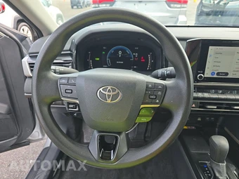 2025 Toyota Camry LE - miniatura 10