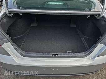 2025 Toyota Camry LE - miniatura 16