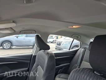 2025 Toyota Camry LE - miniatura 17
