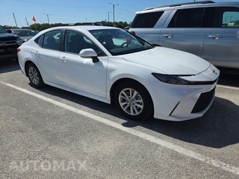 2025 Toyota Camry LE - miniatura 3