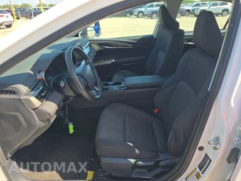 2025 Toyota Camry LE - miniatura 7