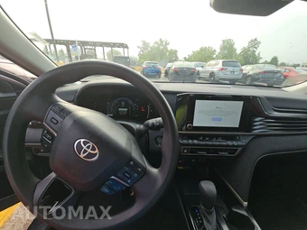 2025 Toyota Camry LE - miniatura 11