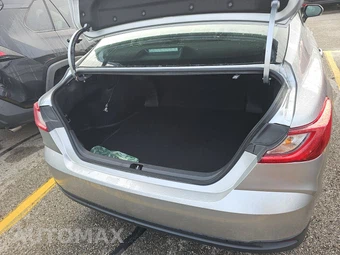 2025 Toyota Camry LE - miniatura 16