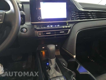 2025 Toyota Camry LE - miniatura 10