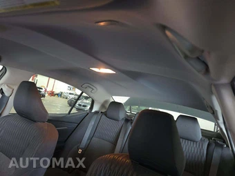 2025 Toyota Camry LE - miniatura 11